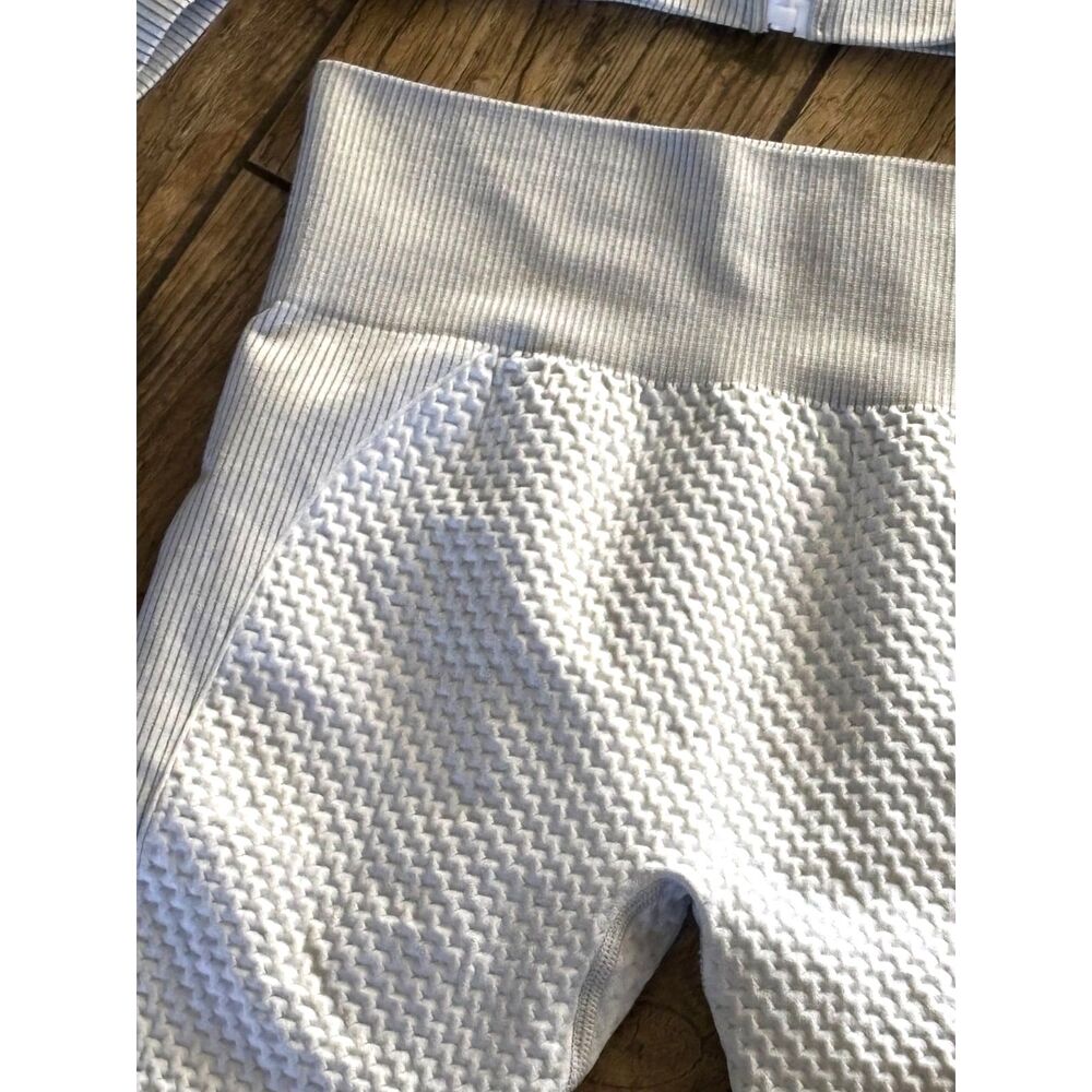 NWT Obsessed Grey White Seamless Leggings Cropped Top Gym Set Small Medium S M - Picture 4 of 5